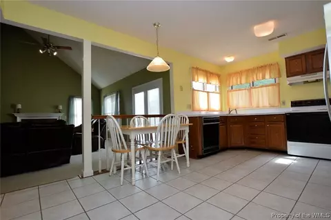 2 Tabitha Cir, Hampton, VA 23666 photo 14