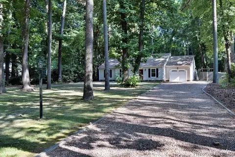 5352 Merganser Cir, Gloucester, VA 23061 photo 2