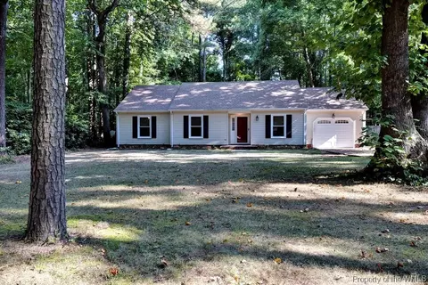 5352 Merganser Cir, Gloucester, VA 23061 photo 1