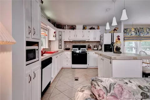 978 Reed Dr, Urbanna, VA 23175 photo 13