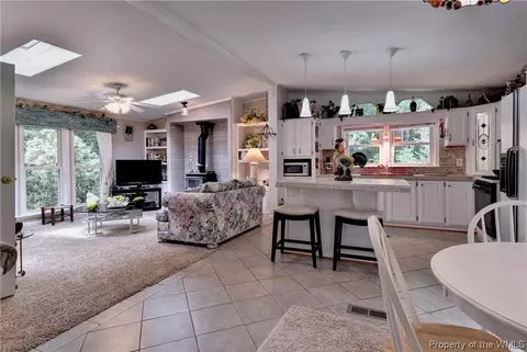 978 Reed Dr, Urbanna, VA 23175 photo 8