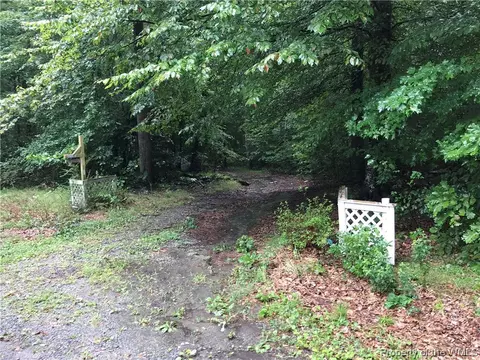 4296 Regency Dr, Saluda, VA 23149 photo 6