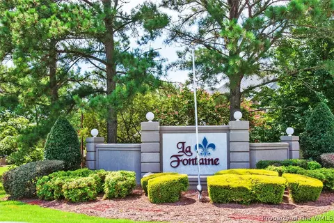 704 Queens Path, Williamsburg, VA 23185 photo 2