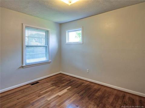 12 Prince George Dr, Hampton, VA 23669 photo 3
