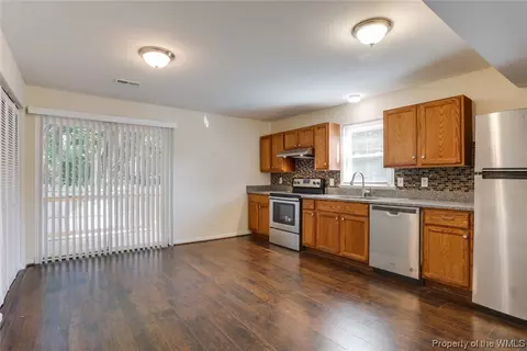 13 Kempton St, Hampton, VA 23669 photo 2