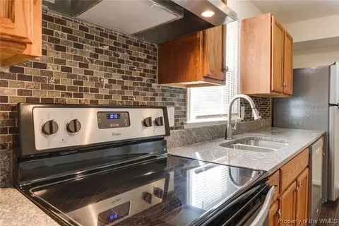 13 Kempton St, Hampton, VA 23669 photo 5