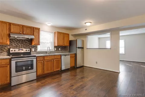 13 Kempton St, Hampton, VA 23669 photo 3