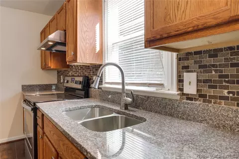 13 Kempton St, Hampton, VA 23669 photo 4