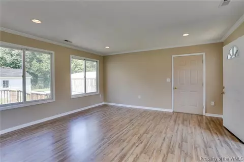 8153 Highview Dr, Gloucester, VA 23061 photo 4
