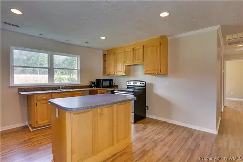 8153 Highview Dr, Gloucester, VA 23061 photo 9