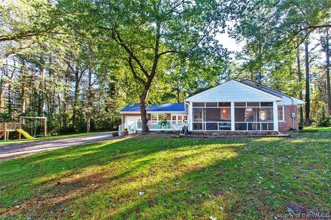 100 E Pinecrest Rd, Wakefield, VA 23888 photo 4