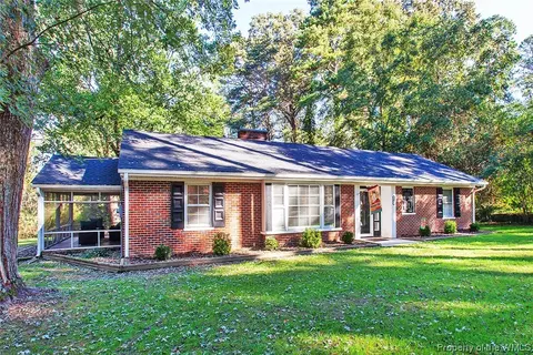100 E Pinecrest Rd, Wakefield, VA 23888 photo 2