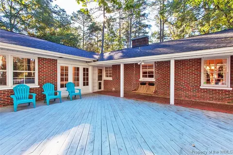 100 E Pinecrest Rd, Wakefield, VA 23888 photo 6