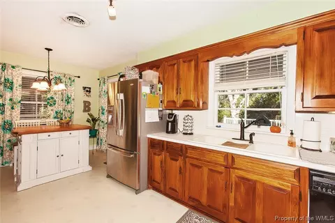 100 E Pinecrest Rd, Wakefield, VA 23888 photo 16