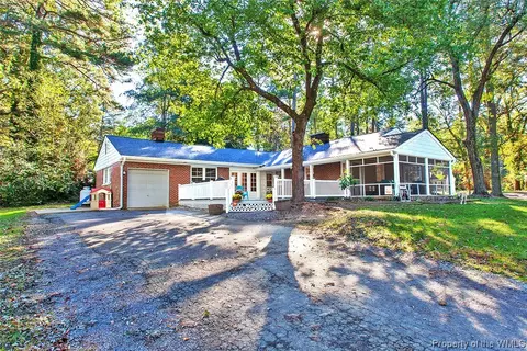100 E Pinecrest Rd, Wakefield, VA 23888 photo 5