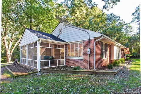 100 E Pinecrest Rd, Wakefield, VA 23888 photo 3