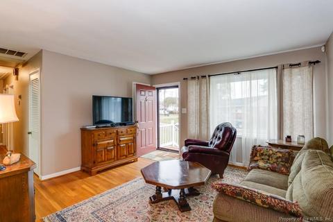 299 Concord Dr, Hampton, VA 23666 photo 4