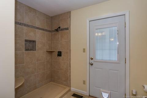 299 Concord Dr, Hampton, VA 23666 photo 17