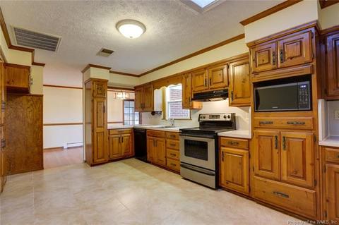 60 Wheatland Dr, Hampton, VA 23666 photo 8