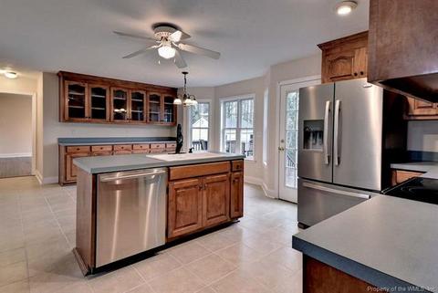 301 Cove Ct, Lanexa, VA 23089 photo 4