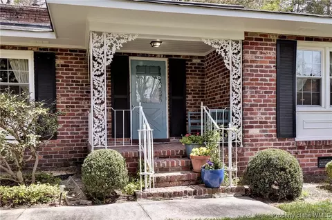 272 E Queens Dr, Williamsburg, VA 23185 photo 4