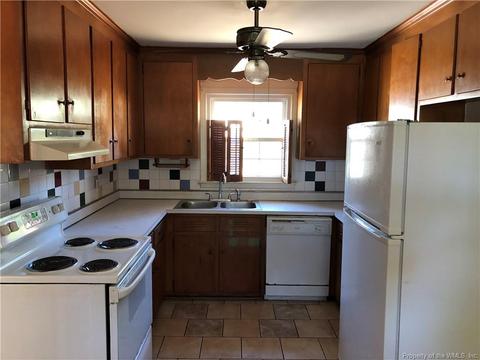 305 Sea Breeze Ct, Hampton, VA 23669 photo 3