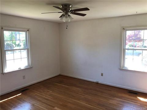 305 Sea Breeze Ct, Hampton, VA 23669 photo 12