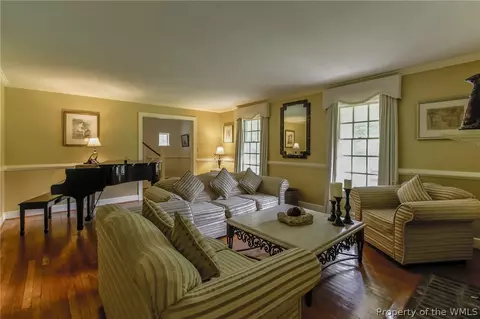 286 E Queens Dr, Williamsburg, VA 23185 photo 3