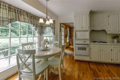 286 E Queens Dr, Williamsburg, VA 23185 photo 9