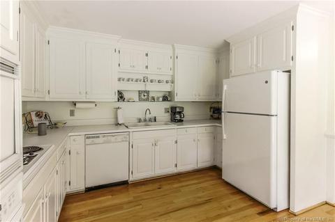 286 E Queens Dr, Williamsburg, VA 23185 photo 8
