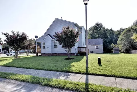 105 Bailey Dr, Williamsburg, VA 23188 photo 3