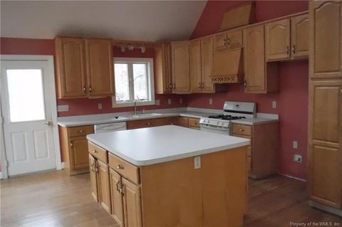 8429 Mohawk Ln, Gloucester, VA 23061 photo 8