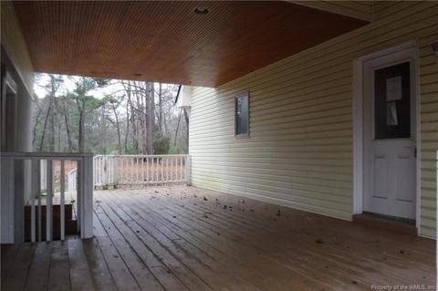 8429 Mohawk Ln, Gloucester, VA 23061 photo 4