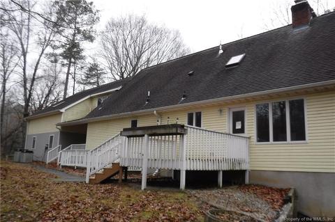8429 Mohawk Ln, Gloucester, VA 23061 photo 3