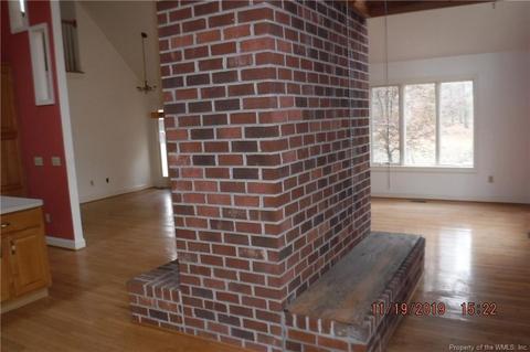 8429 Mohawk Ln, Gloucester, VA 23061 photo 11