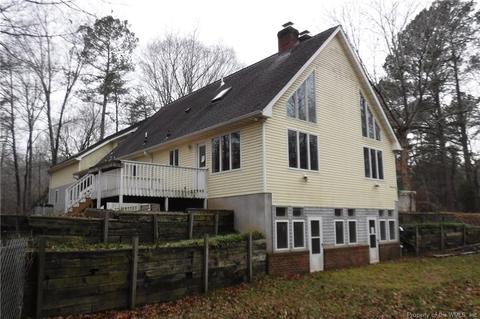 8429 Mohawk Ln, Gloucester, VA 23061 photo 1
