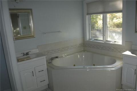 8429 Mohawk Ln, Gloucester, VA 23061 photo 13