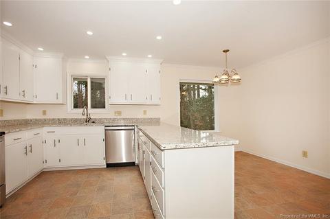 105 Bowstring Dr, Williamsburg, VA 23185 photo 10