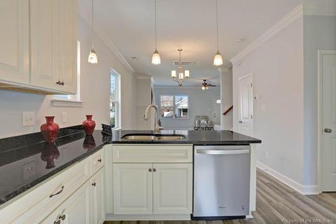 19 W Chamberlin Ave, Hampton, VA 23663 photo 12