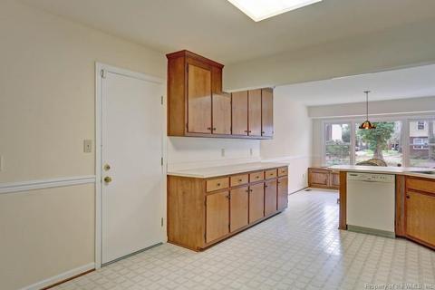 113 Wilderness Rd, Hampton, VA 23669 photo 12
