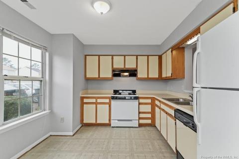 33 Riverchase Dr, Hampton, VA 23669 photo 4
