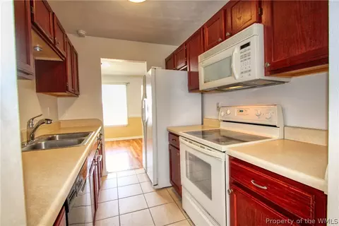 49 Terri Sue Ct, Hampton, VA 23666 photo 3