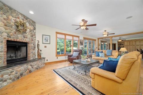 107 Creekview Ln, Hampton, VA 23669 photo 6