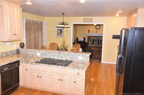 24 Ambassador Dr, Hampton, VA 23666 photo 4