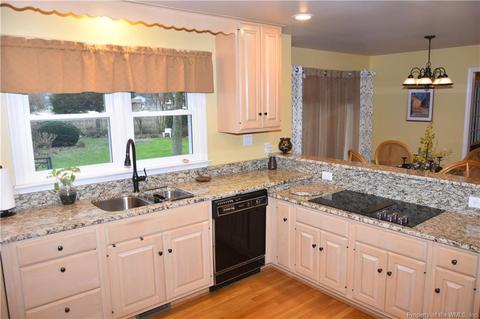 24 Ambassador Dr, Hampton, VA 23666 photo 5