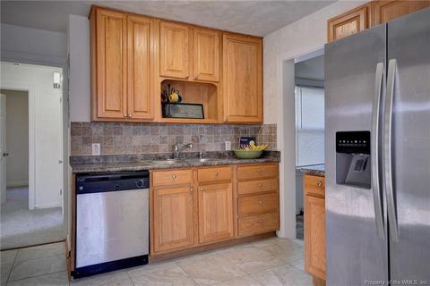 47 Laurel Dr, Hampton, VA 23669 photo 17
