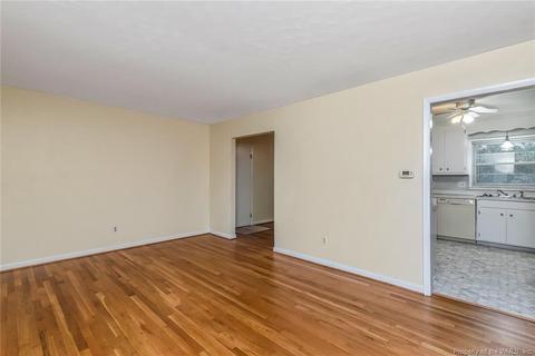 105 Tanglewood Dr, Hampton, VA 23666 photo 4
