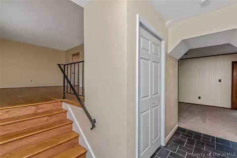 105 Tanglewood Dr, Hampton, VA 23666 photo 3