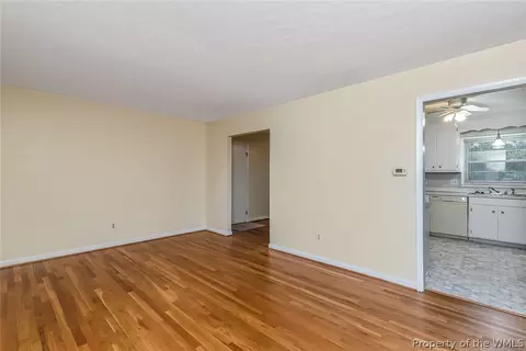 105 Tanglewood Dr, Hampton, VA 23666 photo 4