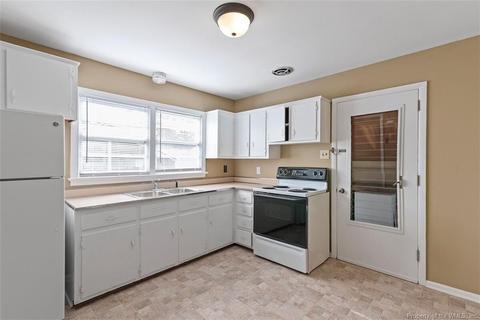 613 Redheart Dr, Hampton, VA 23666 photo 8
